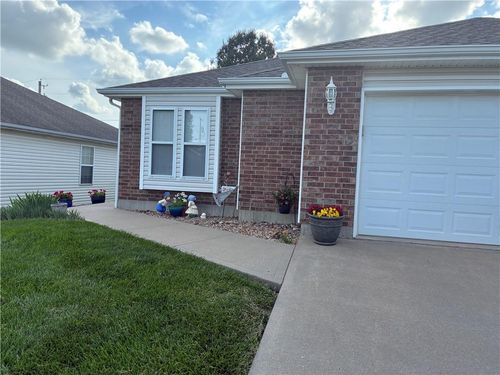 3004 Prairie View Dr, Harrisonville, MO, 64701-3648 | Card Image