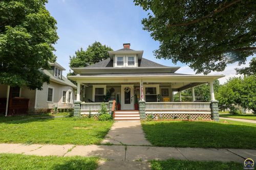 1102 Neosho St, Emporia, KS, 66801-2748 | Card Image