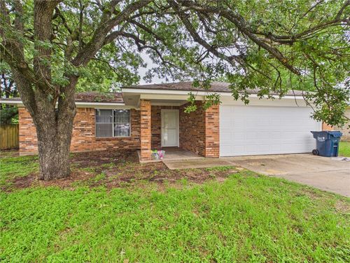 800 Rio Grande Ln, Bryan, TX, 77801-2821 | Card Image