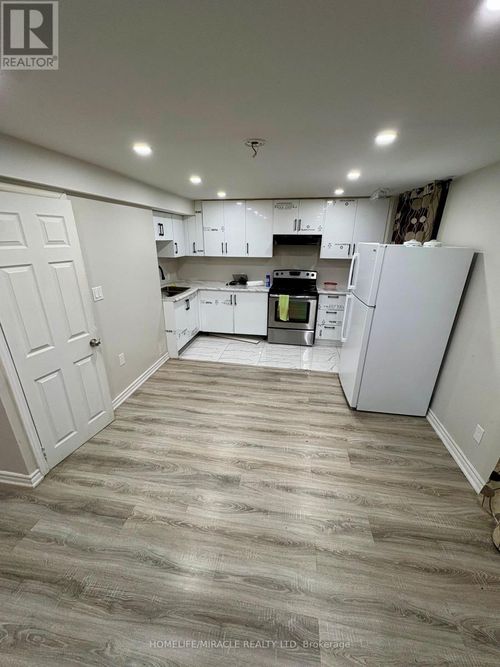 92 Evalene Crt, Brampton, ON, L6Z2Z7 | Card Image