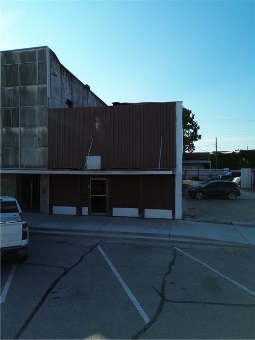 108 W 3rd St, Hearne, TX, 77859-2502 | Card Image