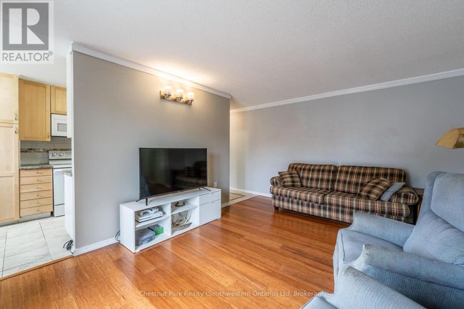 7 - 37 Conroy Cres, Condo with 2 bedrooms, 1 bathrooms and 1 parking in Guelph ON | Image 9