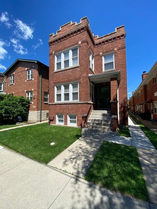 2w-4851 N Central Ave, Chicago, IL, 60630-3211 | Card Image