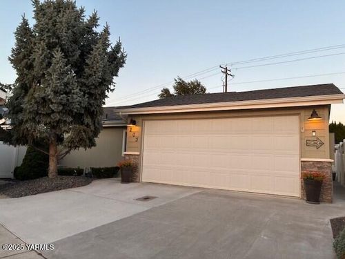 unit-203-200 Bridle Way, YAKIMA, WA, 98901-7938 | Card Image