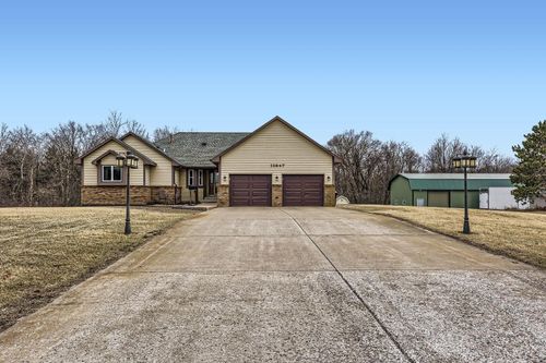 13847 Taconite St Ne, Ham Lake, MN, 55304-6860 | Card Image