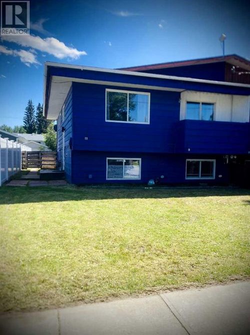 4417 47a Ave, Sylvan Lake, AB, T4S1N4 | Card Image