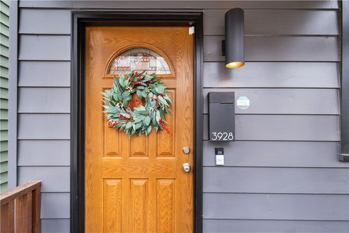 3928 Mintwood St, Pittsburgh, PA, 15224-1427 | Card Image