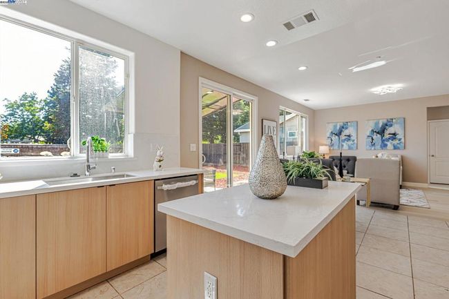 113 Silver Bell Way, House other with 5 bedrooms, 3 bathrooms and 2 parking in Oakley CA | Image 15