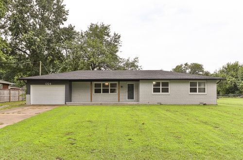 1324 E Lindon St, Bolivar, MO, 65613-1240 | Card Image