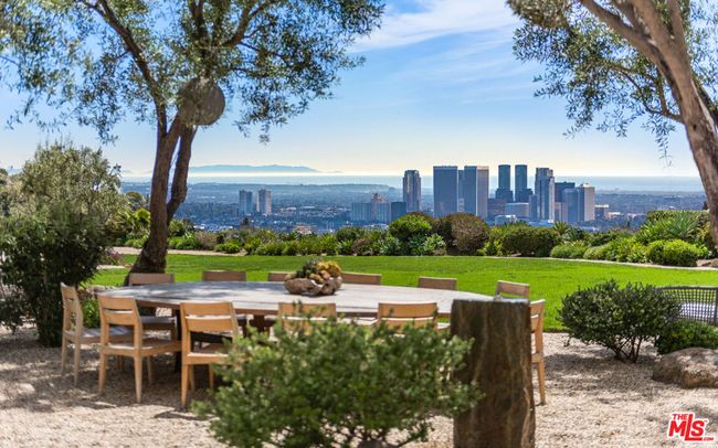 9904 Kip Dr, House other with 10 bedrooms, 22 bathrooms and null parking in Beverly Hills CA | Image 21