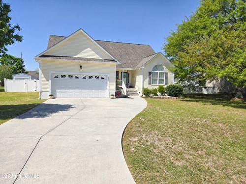409 Moss Springs Dr, Swansboro, NC, 28584-8550 | Card Image