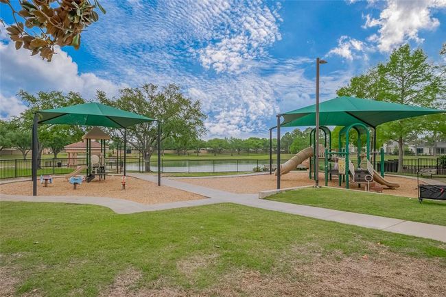 This park gives a lot of fun to the little ones, while the rest of the family ones enjoy the trails to exercise, or the tennis courts. | Image 48