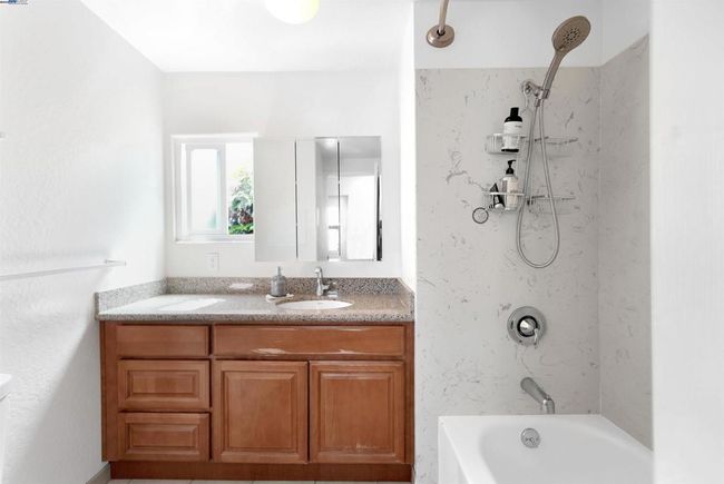17754 Meekland Ave, Home with 1 bedrooms, 1 bathrooms and null parking in Cherryland CA | Image 19