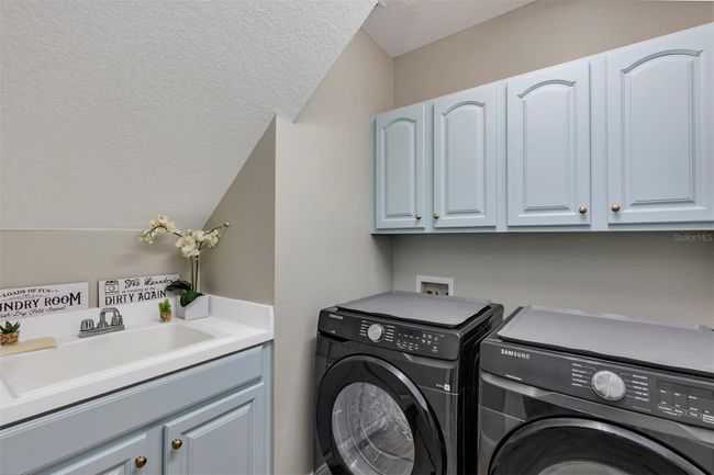 Laundry Room w/Sink | Image 15