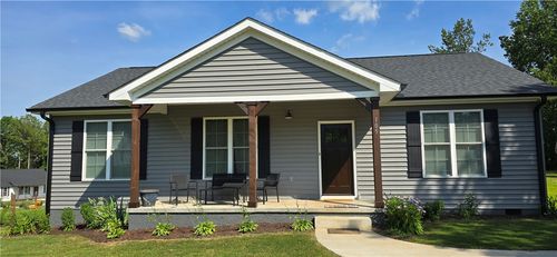 105 Jefferson Pl, Walhalla, SC, 29691-5215 | Card Image