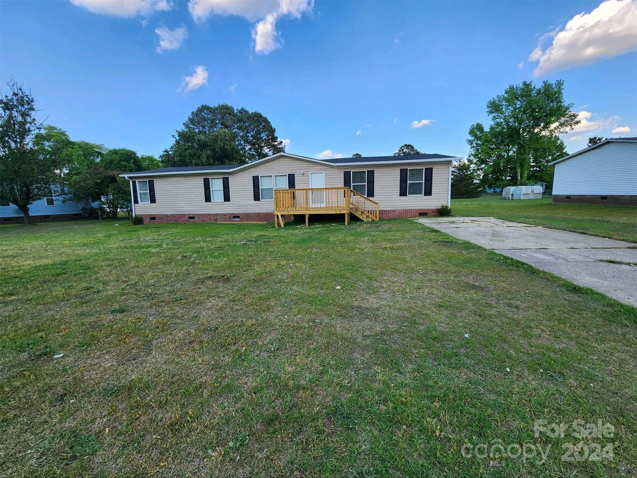Carriage Rd, Fayetteville, NC 28312