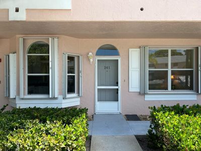 BLDG35-341 - 18081 Se Country Club Drive, Condo with 2 bedrooms, 2 bathrooms and null parking in Tequesta FL | Image 2