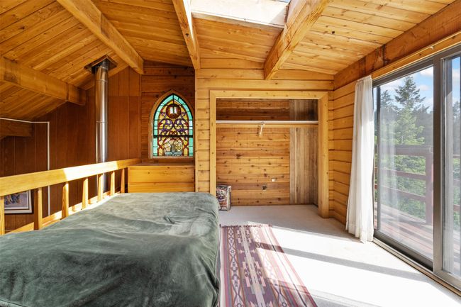 Loft Bedroom with deck and lake views | Image 28