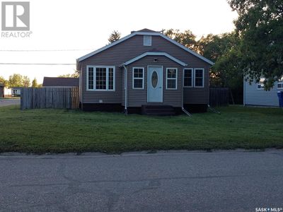 120 3 Rd St W, House other with 2 bedrooms, 1 bathrooms and null parking in Carnduff SK | Image 1