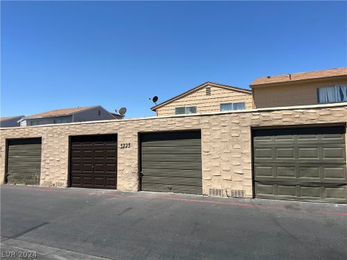 5225 Gray Ln, Las Vegas, NV, 89119-4844 | Card Image