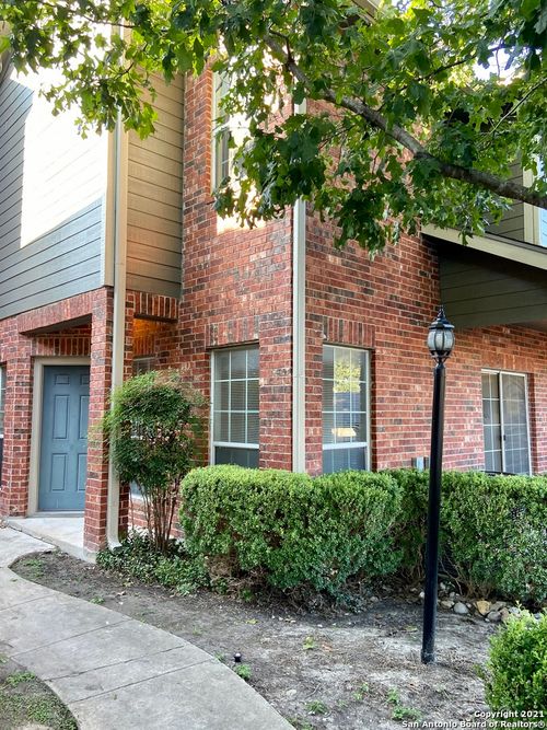 40 Chapel Hill Cir, San Antonio, TX, 78240-3903 | Card Image
