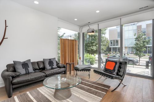 245 Alfred St, Detroit, MI, 48201-3122 | Card Image