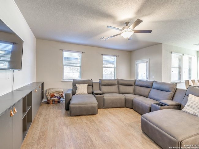 5726 Chestnut Xing, House other with 4 bedrooms, 3 bathrooms and null parking in San Antonio TX | Image 5