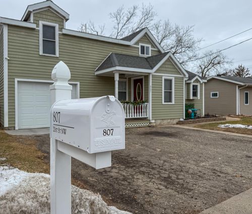 807 21st St Nw, Bemidji, MN, 56601-4460 | Card Image