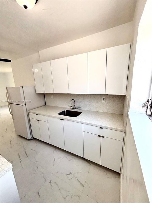 apt-2-25 Navarre Ave, Coral Gables, FL, 33134-4638 | Card Image