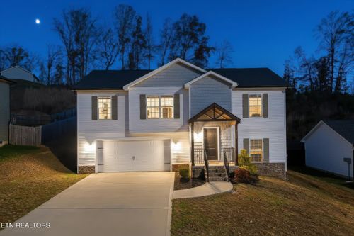 8000 Poplar Grove Ln, Powell, TN, 37849-2579 | Card Image