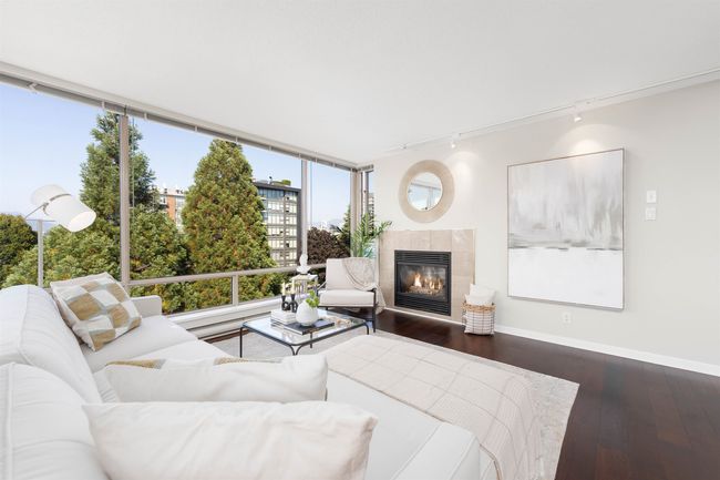 402 - 1590 W 8 Th Avenue, Condo with 3 bedrooms, 2 bathrooms and 2 parking in Vancouver BC | Image 2
