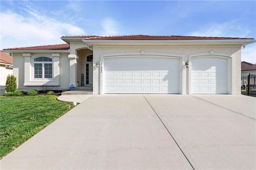 21004 E 37th Terrace Ct S, Independence, MO, 64057-2412 | Card Image