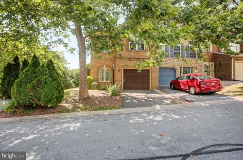 1251 Lindsay Ln, HAGERSTOWN, MD, 21742-4619 | Card Image