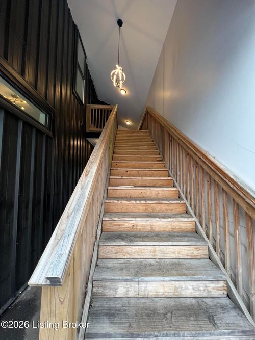 b-1110 Logan St, Louisville, KY, 40204 | Card Image