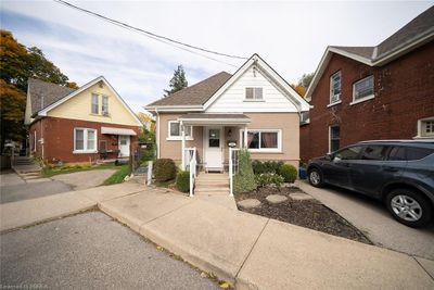 142 Cayuga St, House other with 2 bedrooms, 1 bathrooms and 1 parking in Brantford ON | Image 2