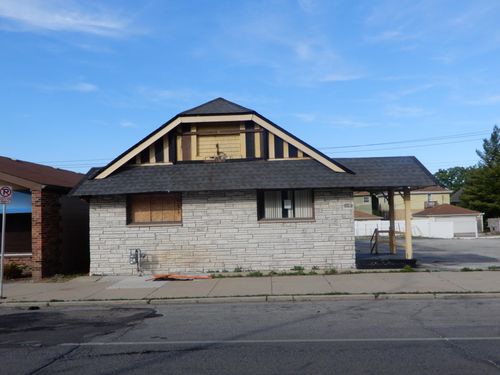 7964 W Appleton Ave, Milwaukee, WI, 53218-4501 | Card Image