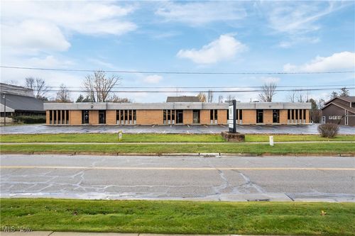 82 N Miller Rd, Fairlawn, OH, 44333-3702 | Card Image