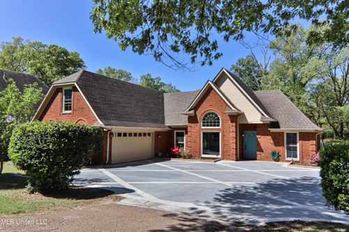 1945 Jaybird Rd, Hernando, MS, 38632-9365 | Card Image