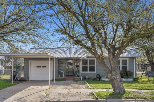 915 S Neches St, Coleman, TX, 76834-4807 | Card Image