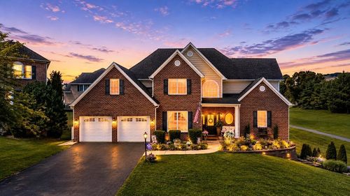 61 Meadow Glen Dr, STAUNTON, VA, 24401-5590 | Card Image