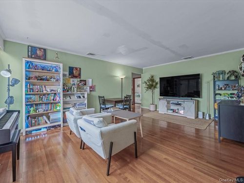 25 Lawrence St, Spring Valley, NY, 10977-5012 | Card Image