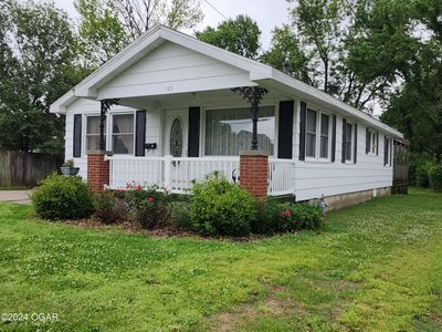 105 E 3rd Street, House other with 2 bedrooms, 1 bathrooms and null parking in Lamar MO | Image 2