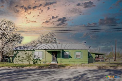 921 Robertson St, Gonzales, TX, 78629-3204 | Card Image