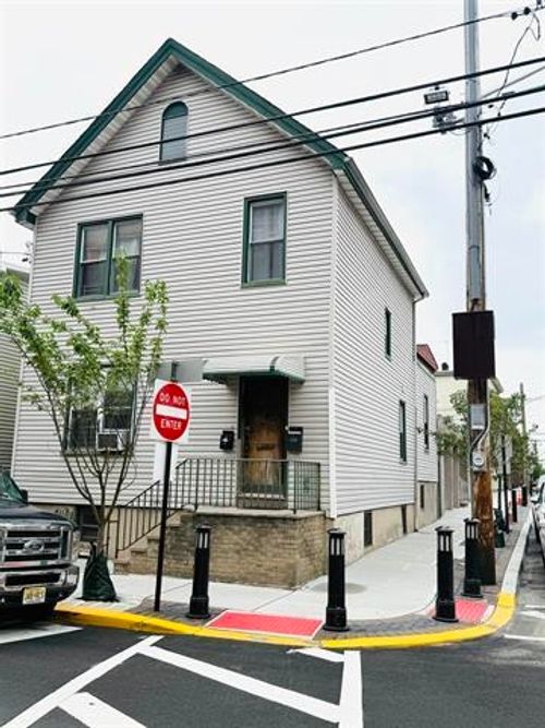 149 37th St, Union City, NJ, 07087-7740 | Card Image