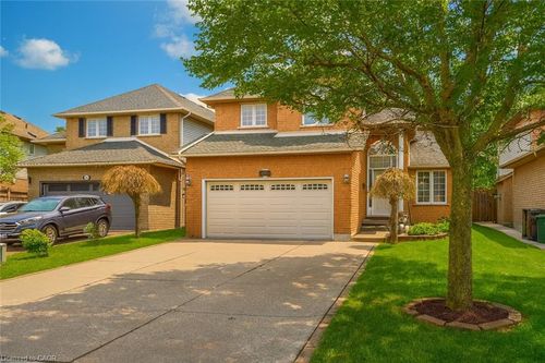 42 Hillgarden Dr, Stoney Creek, ON, L8J3R3 | Card Image