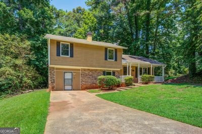 3840 Natalie Way, House other with 3 bedrooms, 3 bathrooms and null parking in Ellenwood GA | Image 2