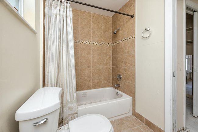 11465 7 Th St E, House other with 2 bedrooms, 2 bathrooms and null parking in Treasure Island FL | Image 25