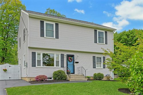 17 N Park Ave, Nanuet, NY, 10954-2616 | Card Image