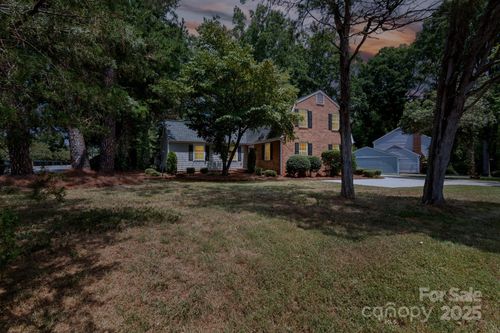 4601 Crooked Oak Ln, Charlotte, NC, 28226-5705 | Card Image