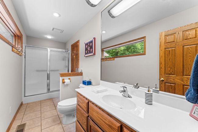First floor guest bath | Image 38